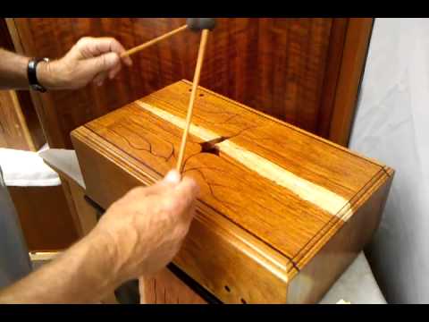 Un instrument en bois original et joli