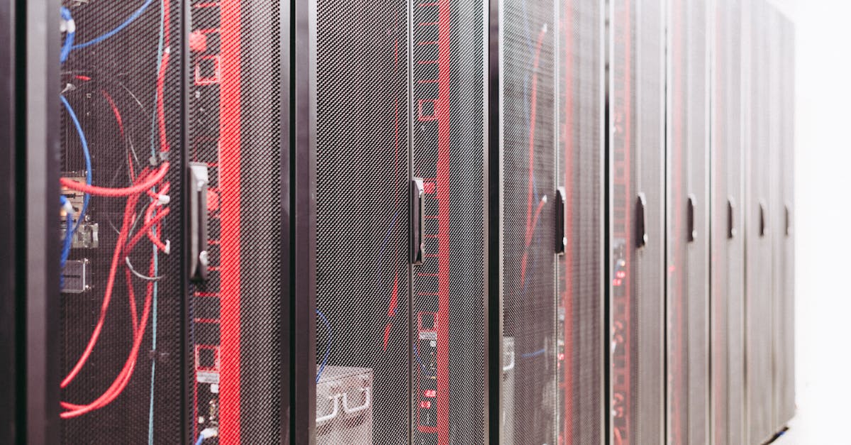 Salle de serveurs data center avec rangees d equipements informatiques lumineux representant infrastructure intelligence artificielle