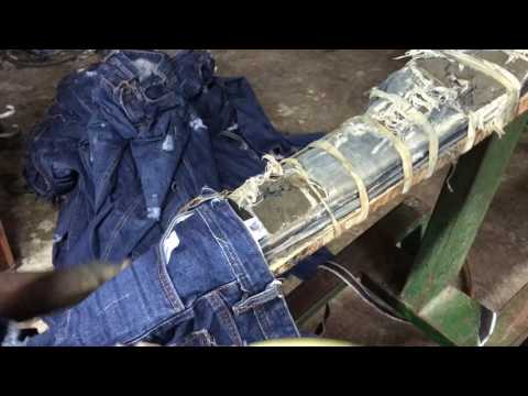 Atelier destiné à abîmer des jeans